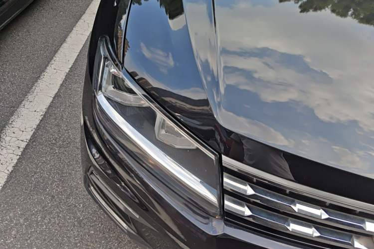 Used Volkswagen Tiguan L 2018 Facelift 330TSI Automatic Two-Wheel Drive Luxury Edition Right Front Headlight