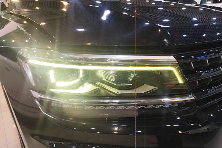 Used Volkswagen Tiguan L 2018 Revised Version 380TSI Automatic All-Wheel Drive Luxury Edition Right Front Headlight