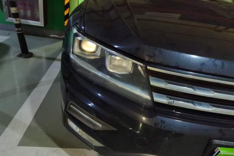 Used Volkswagen Tiguan L 2018 330TSI Automatic Two-Wheel Drive Luxury Edition Right Front Headlight