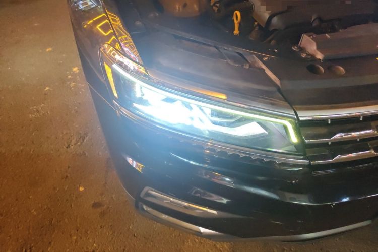 Used Volkswagen Tiguan L 2018 380TSI Automatic All-Wheel Drive Luxury Edition Right Front Headlight