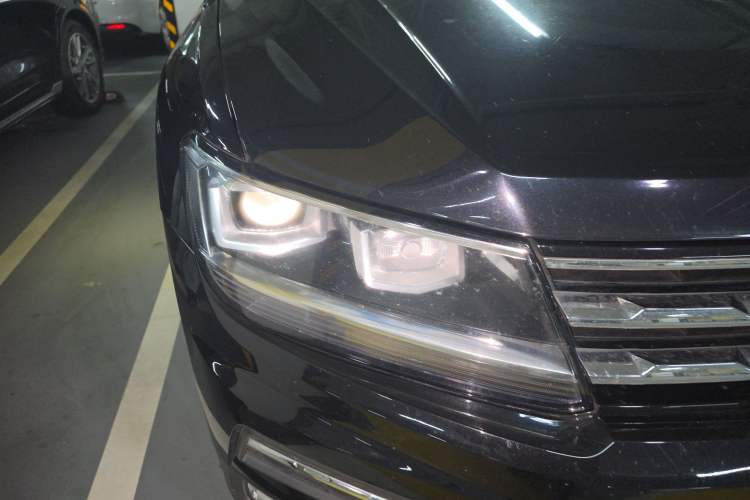 Used Volkswagen Tiguan L 2018 330TSI Automatic Two-Wheel Drive Luxury Edition Right Front Headlight