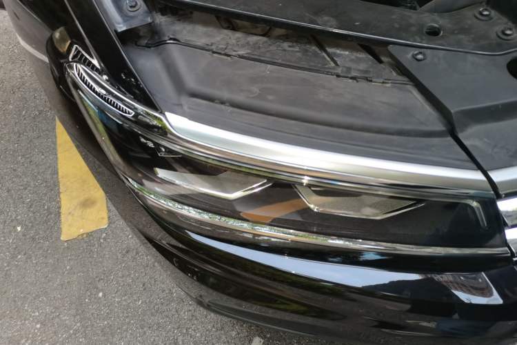Used Volkswagen Tiguan L 2018 Revised 330TSI Automatic Two-Wheel Drive Flagship Edition Right Front Headlight
