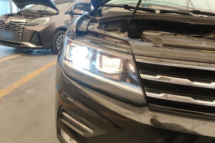 Used Volkswagen Tiguan L 2018 330TSI Automatic Two-Wheel Drive Luxury Edition Right Front Headlight