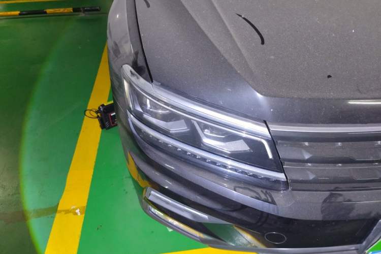 Used Volkswagen Tiguan L 2018 380TSI Automatic All-Wheel Drive Luxury Edition Right Front Headlight