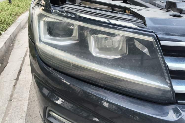 Used Volkswagen Tiguan L 2018 330TSI Automatic Two-Wheel Drive Luxury Edition Right Front Headlight