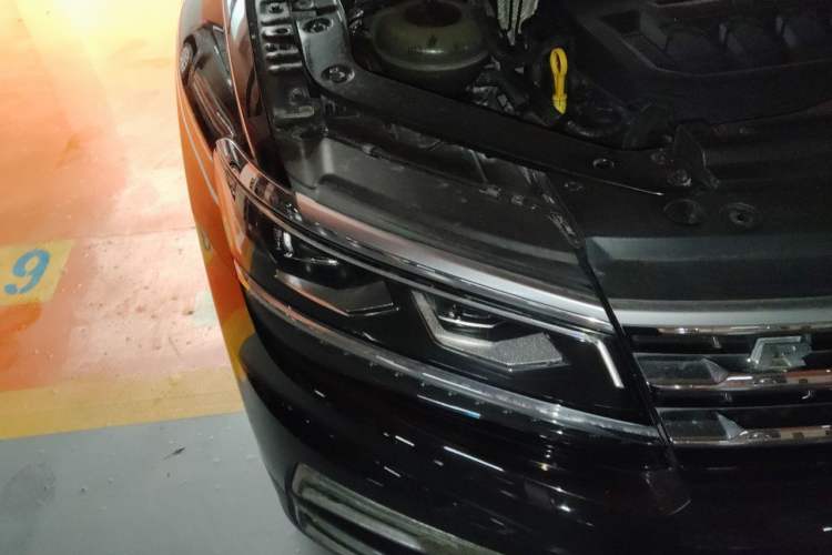 Used Volkswagen Tiguan L 2018 Facelift 330TSI Automatic Two-Wheel Drive Luxury Edition Right Front Headlight
