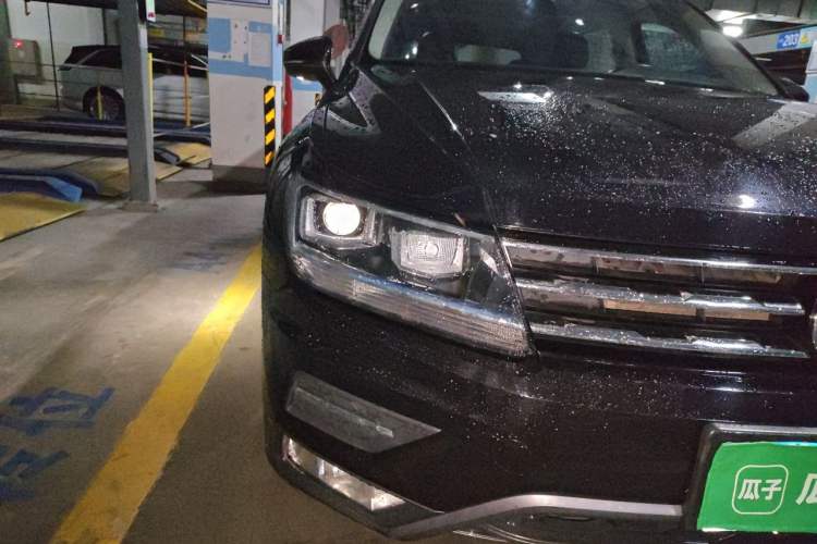 Used Volkswagen Tiguan L 2018 Facelift 330TSI Automatic Two-Wheel Drive Luxury Edition Right Front Headlight