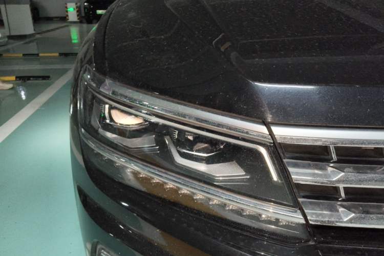 Used Volkswagen Tiguan L 2018 380TSI Automatic All-Wheel Drive Flagship Edition Right Front Headlight