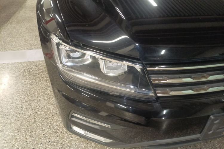 Used Volkswagen Tiguan L 2018 Facelift 330TSI Automatic Two-Wheel Drive Luxury Edition Right Front Headlight