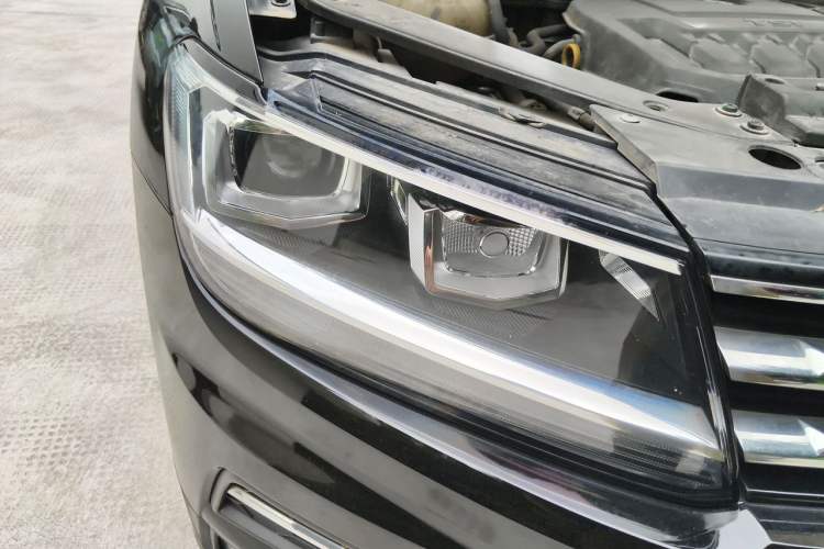 Used Volkswagen Tiguan L 2018 330TSI Automatic Two-Wheel Drive Luxury Edition Right Front Headlight
