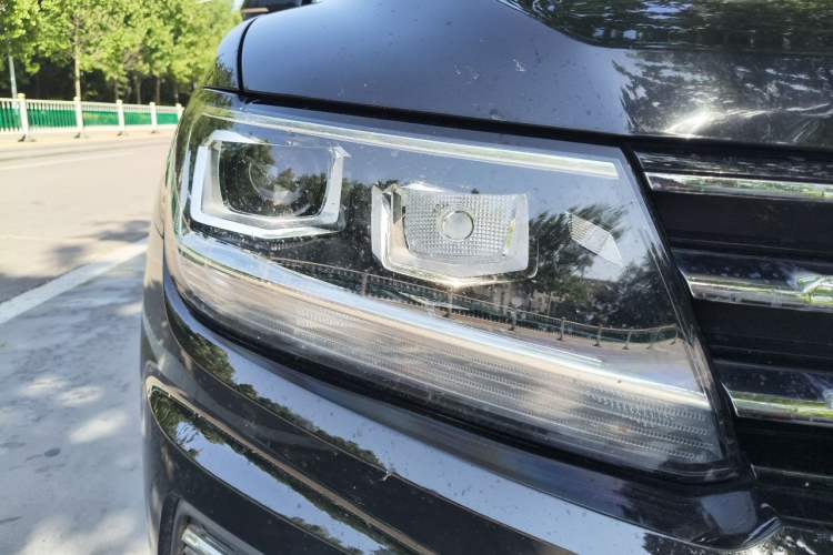 Used Volkswagen Tiguan L 2018 Facelift 330TSI Automatic Two-Wheel Drive Luxury Edition Right Front Headlight