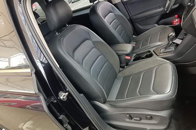 Used Volkswagen Tiguan L 2018 Revised Version 330TSI Automatic Two-Wheel Drive Comfort Edition Right Front Seat