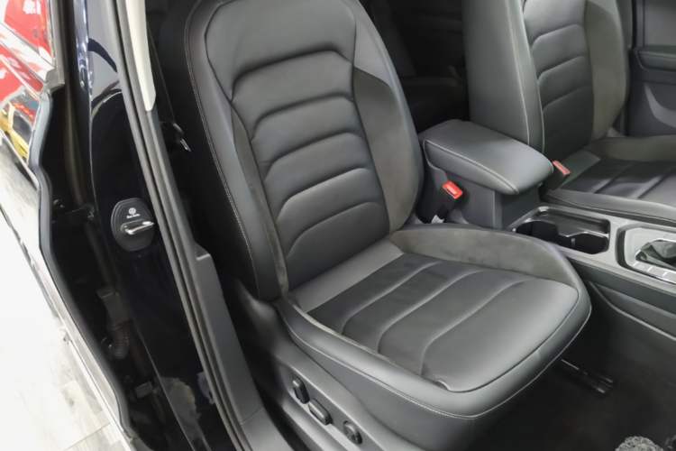 Used Volkswagen Tiguan L 2018 280TSI Automatic Two-Wheel Drive Comfort Edition Right Front Seat