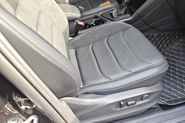 Used Volkswagen Tiguan L 2018 Facelift 330TSI Automatic Two-Wheel Drive Luxury Edition Right Front Seat