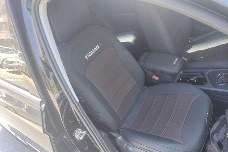 Used Volkswagen Tiguan L 2018 Revised Version 330TSI Automatic Two-Wheel Drive Trendy Edition Right Front Seat