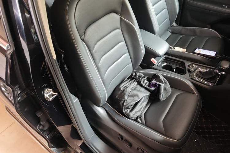 Used Volkswagen Tiguan L 2018 330TSI Automatic Two-Wheel Drive Flagship Edition Right Front Seat