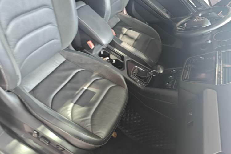 Used Volkswagen Tiguan L 2018 Facelift 330TSI Automatic Two-Wheel Drive Luxury Edition Right Front Seat