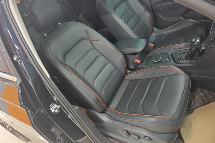 Used Volkswagen Tiguan L 2018 330TSI Automatic Two-Wheel Drive Flagship Edition Right Front Seat
