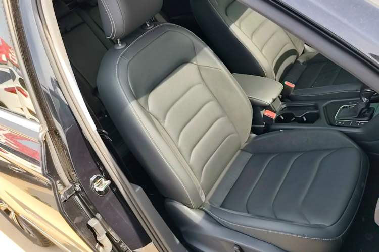 Used Volkswagen Tiguan L 2018 380TSI Automatic All-Wheel Drive Luxury Edition Right Front Seat