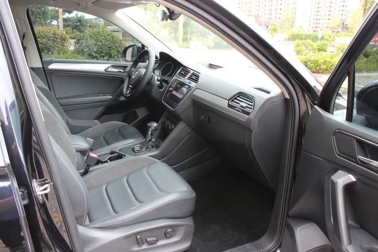 Used Volkswagen Tiguan L 2018 Facelift 330TSI Automatic Two-Wheel Drive Luxury Edition Right Front Seat