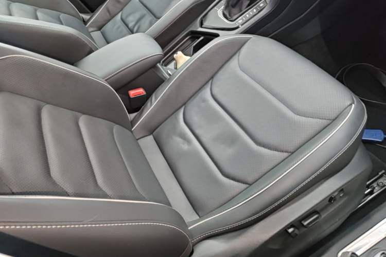 Used Volkswagen Tiguan L 2018 Revised 330TSI Automatic Two-Wheel Drive Flagship Edition Right Front Seat