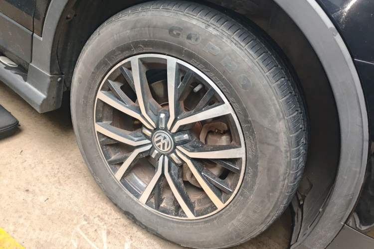 Used Volkswagen Tiguan L 2018 330TSI Automatic Two-Wheel Drive Luxury Edition Right Front Wheel Hub