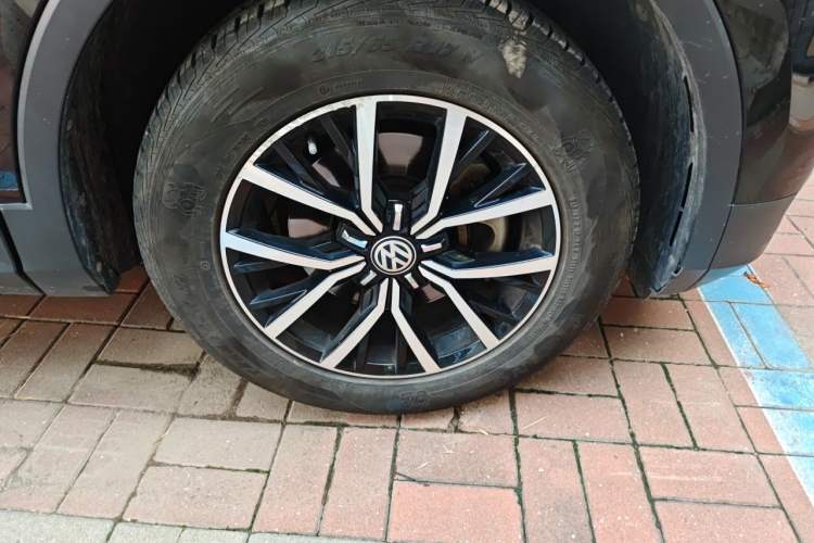 Used Volkswagen Tiguan L 2018 Facelift 330TSI Automatic Two-Wheel Drive Luxury Edition Right Front Wheel Hub