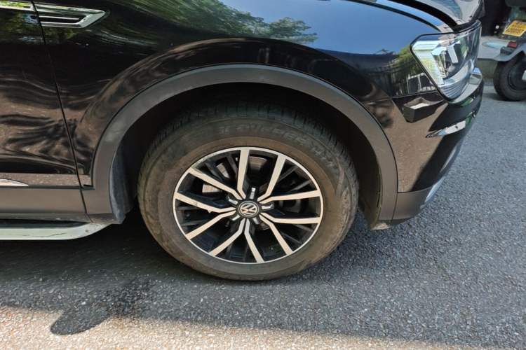 Used Volkswagen Tiguan L 2018 Revised Version 330TSI Automatic Two-Wheel Drive Comfort Edition Right Front Wheel Hub