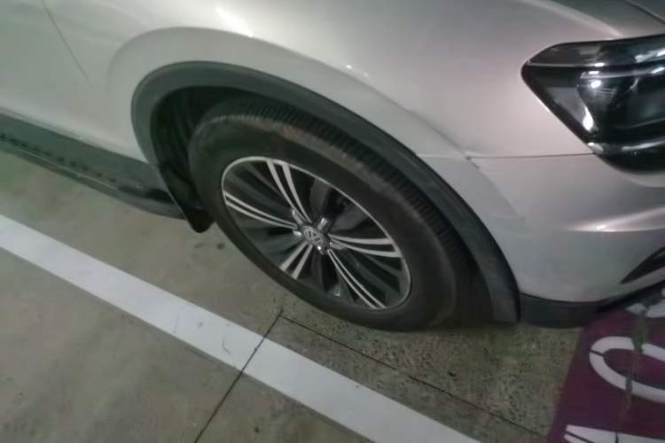 Used Volkswagen Tiguan L 2018 380TSI Automatic All-Wheel Drive Luxury Edition Right Front Wheel Hub