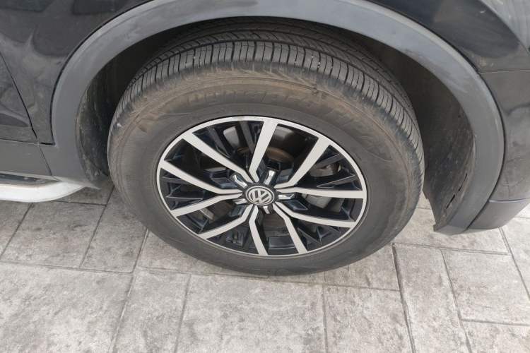 Used Volkswagen Tiguan L 2018 Facelift 330TSI Automatic Two-Wheel Drive Luxury Edition Right Front Wheel Hub