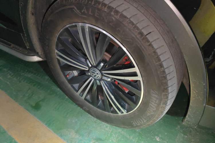 Used Volkswagen Tiguan L 2018 380TSI Automatic All-Wheel Drive Luxury Edition Right Front Wheel Hub