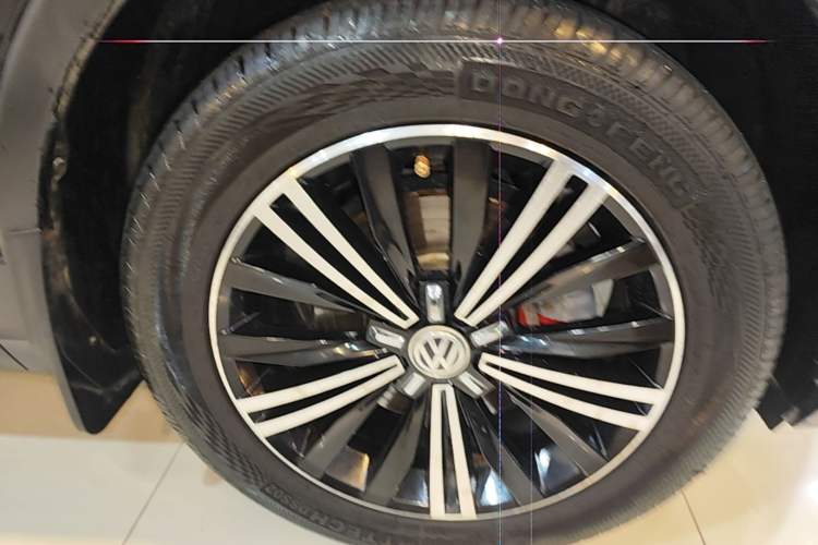 Used Volkswagen Tiguan L 2018 Revised Version 380TSI Automatic All-Wheel Drive Luxury Edition Right Front Wheel Hub