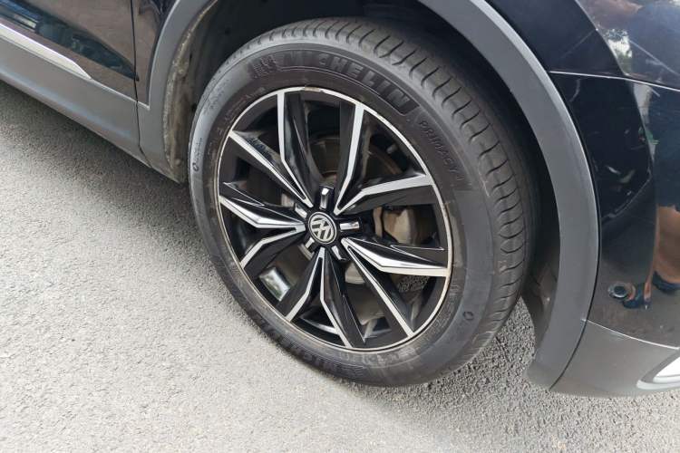 Used Volkswagen Tiguan L 2018 Revised Version 380TSI Automatic All-Wheel Drive Flagship Edition Right Front Wheel Hub