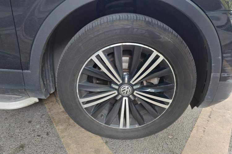 Used Volkswagen Tiguan L 2018 380TSI Automatic All-Wheel Drive Luxury Edition Right Front Wheel Hub