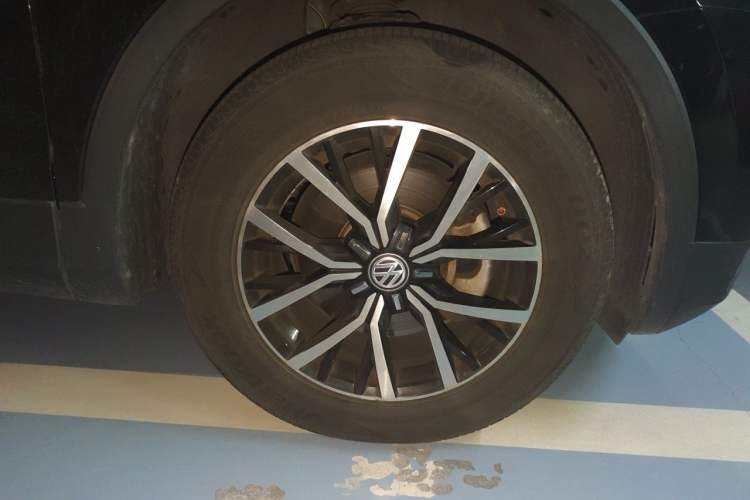 Used Volkswagen Tiguan L 2018 330TSI Automatic Two-Wheel Drive Luxury Edition Right Front Wheel Hub