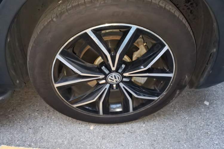 Used Volkswagen Tiguan L 2018 Revised 330TSI Automatic Two-Wheel Drive Flagship Edition Right Front Wheel Hub