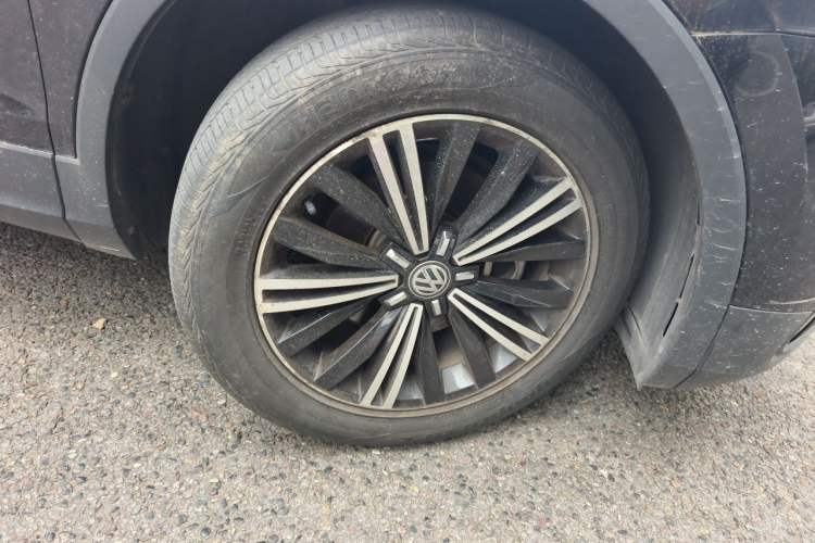 Used Volkswagen Tiguan L 2018 380TSI Automatic All-Wheel Drive Luxury Edition Right Front Wheel Hub