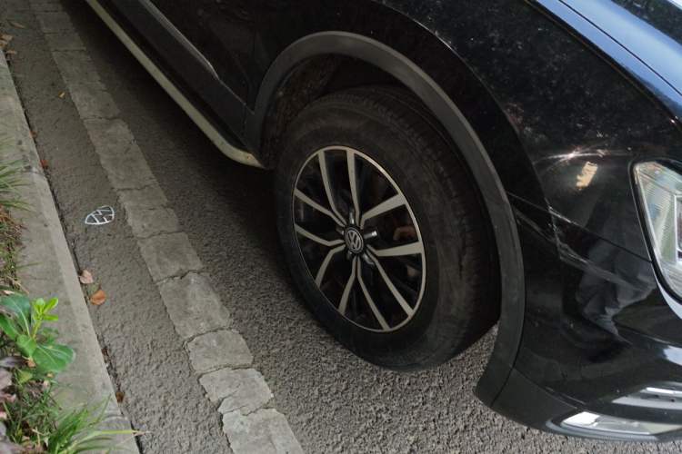 Used Volkswagen Tiguan L 2018 330TSI Automatic Two-Wheel Drive Luxury Edition Right Front Wheel Hub