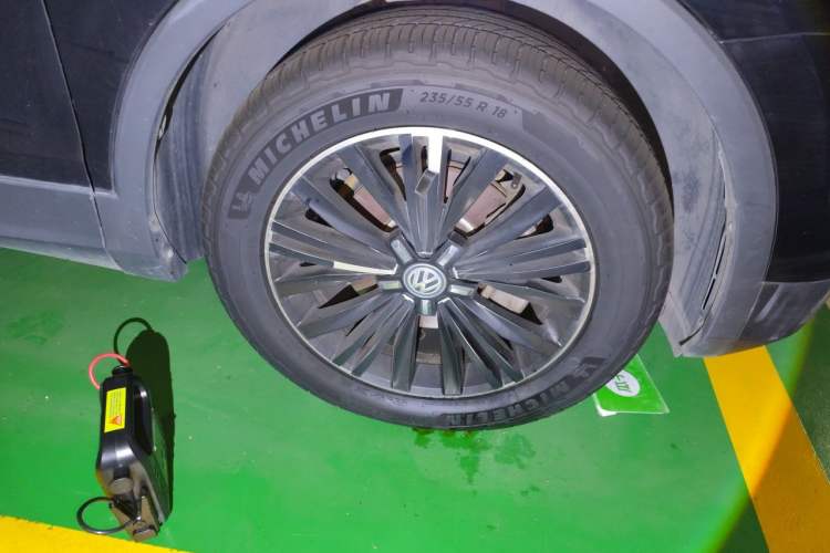 Used Volkswagen Tiguan L 2018 380TSI Automatic All-Wheel Drive Luxury Edition Right Front Wheel Hub