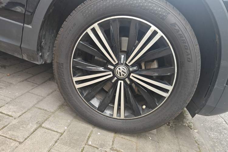 Used Volkswagen Tiguan L 2018 380TSI Automatic All-Wheel Drive Luxury Edition Right Front Wheel Hub