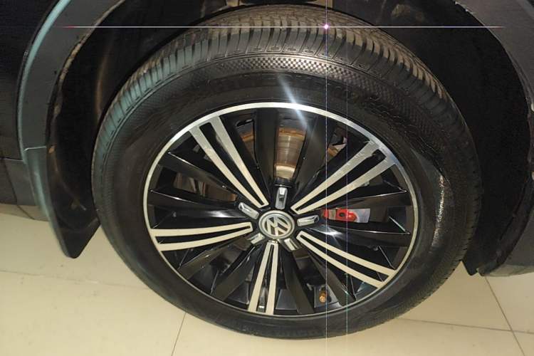 Used Volkswagen Tiguan L 2018 Revised Version 380TSI Automatic All-Wheel Drive Luxury Edition Right Front Wheel Hub