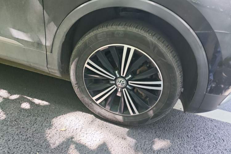 Used Volkswagen Tiguan L 2018 330TSI Automatic Two-Wheel Drive Flagship Edition Right Front Wheel Hub
