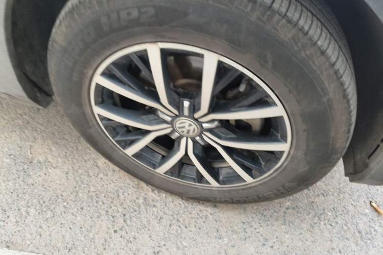 Used Volkswagen Tiguan L 2018 330TSI Automatic Two-Wheel Drive Luxury Edition Right Front Wheel Hub