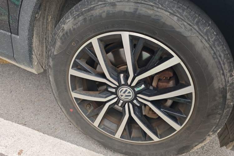 Used Volkswagen Tiguan L 2018 330TSI Automatic Two-Wheel Drive Luxury Edition Right Front Wheel Hub