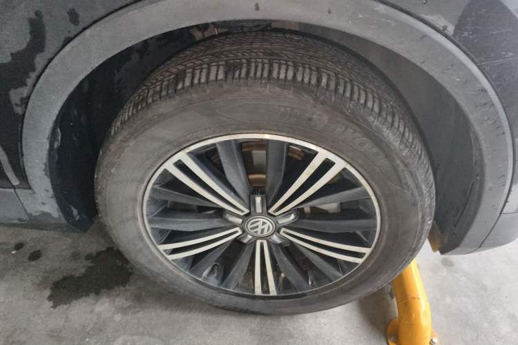 Used Volkswagen Tiguan L 2018 Revised Version 330TSI Automatic Two-Wheel Drive Trendy Edition Right Front Wheel Hub