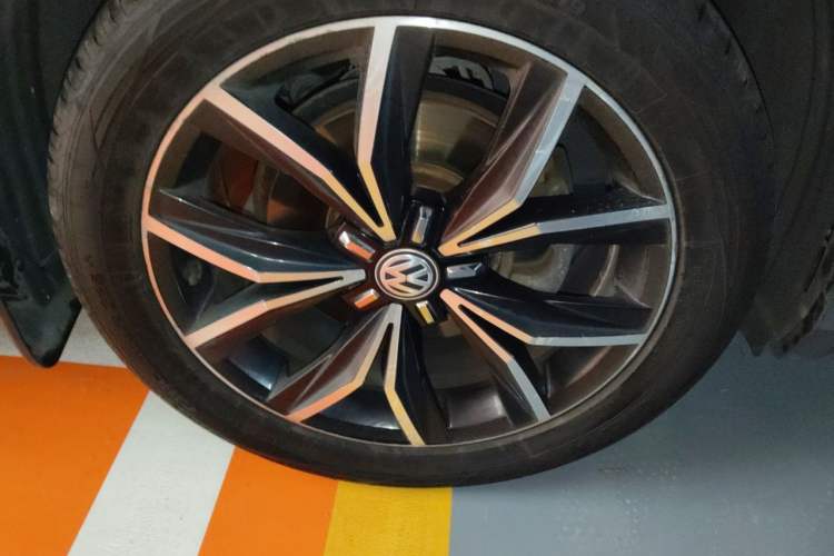 Used Volkswagen Tiguan L 2018 Facelift 330TSI Automatic Two-Wheel Drive Luxury Edition Right Front Wheel Hub