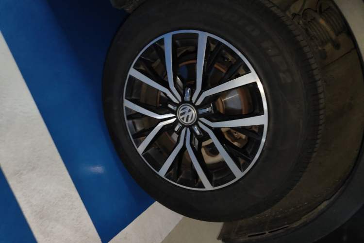 Used Volkswagen Tiguan L 2018 330TSI Automatic Two-Wheel Drive Luxury Edition Right Front Wheel Hub