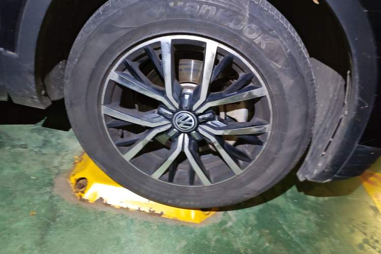 Used Volkswagen Tiguan L 2018 Facelift 330TSI Automatic Two-Wheel Drive Luxury Edition Right Front Wheel Hub