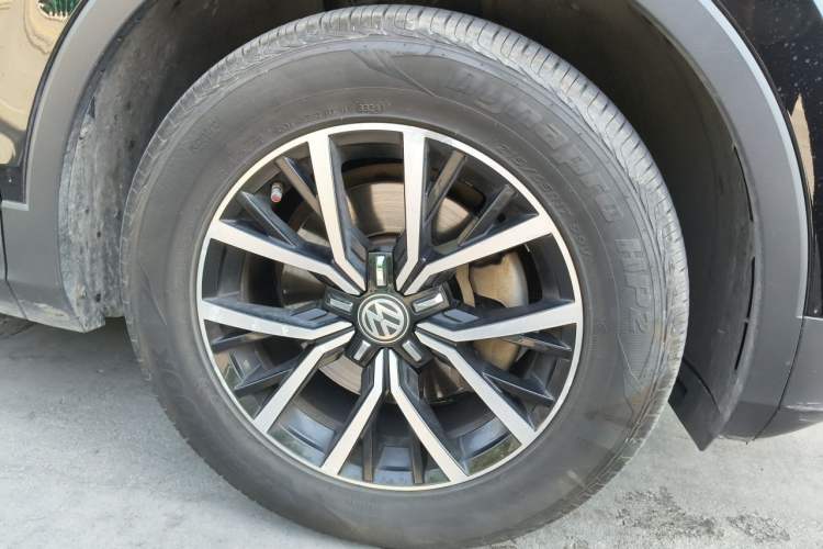 Used Volkswagen Tiguan L 2018 Facelift 330TSI Automatic Two-Wheel Drive Luxury Edition Right Front Wheel Hub
