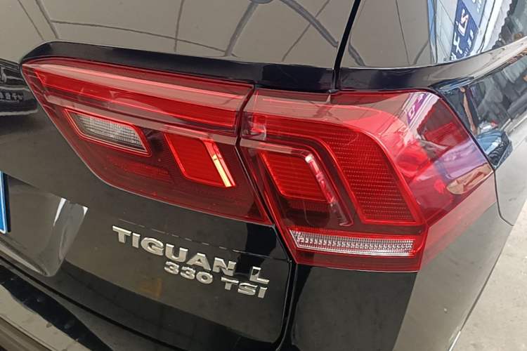 Used Volkswagen Tiguan L 2018 Revised Version 330TSI Automatic Two-Wheel Drive Comfort Edition Right Rear Taillight